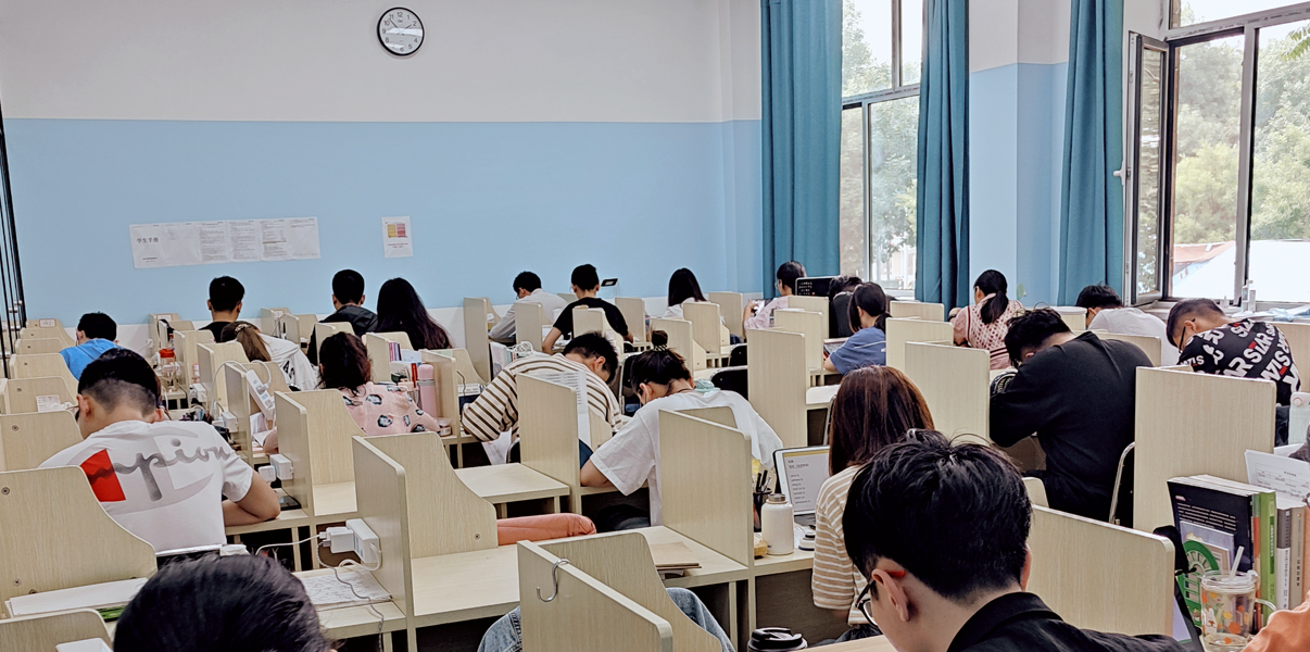 揭阳考研寄宿学校-学习氛围